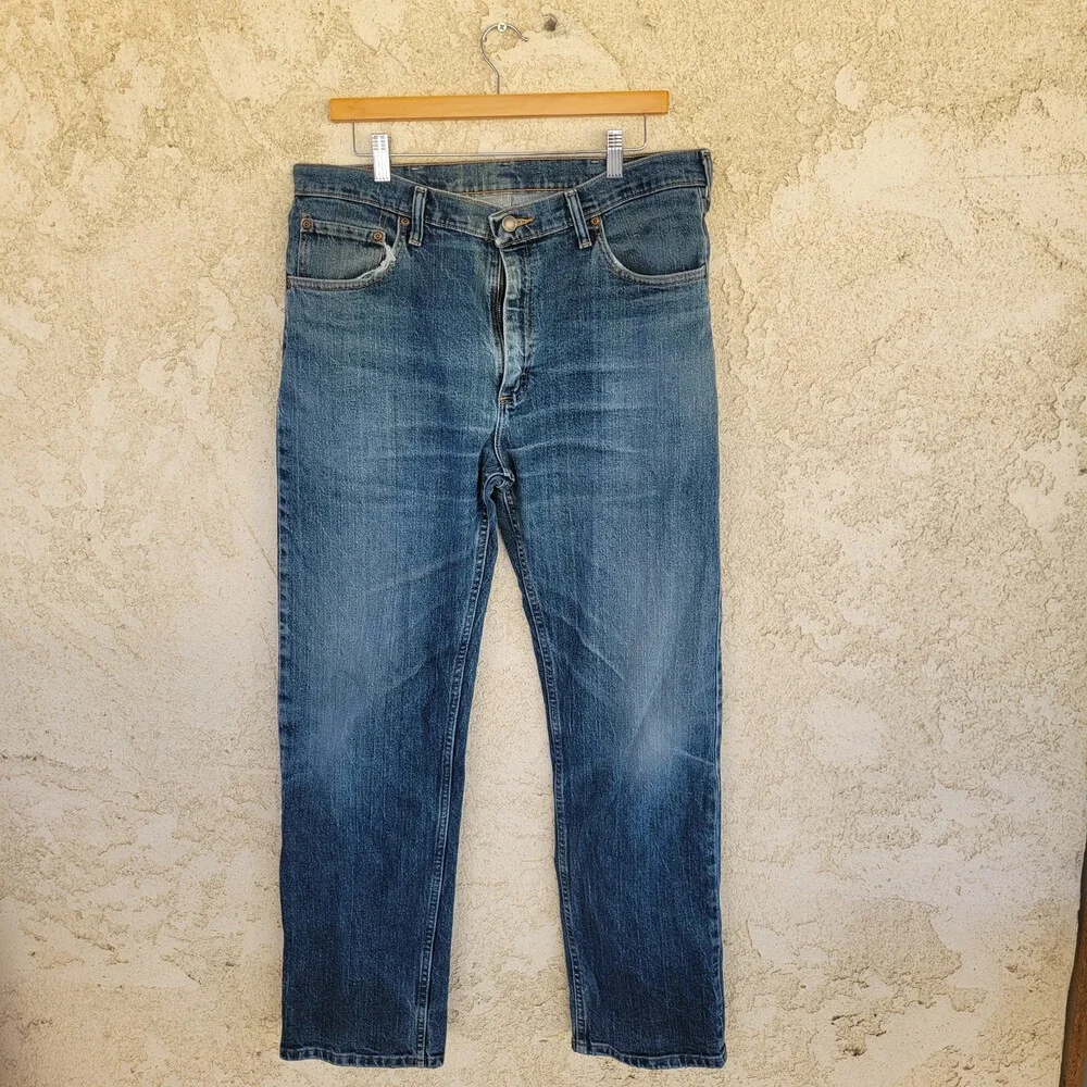 Wrangler Mens Classic Straight Jeans Blue 5 Pocket Medium Wash Denim 35x32